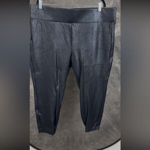 Torrid 3R (3X) Black Faux Snakeskin Leggings Cropped High Rise Plus Size